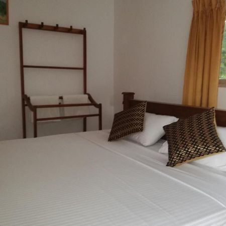 Deshani Holiday Inn Dambulla Exterior photo