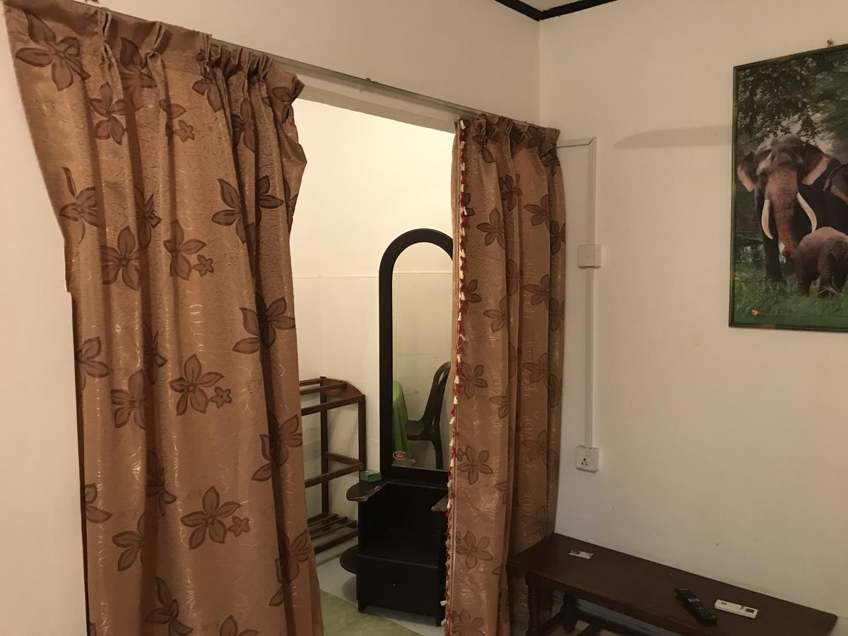 Deshani Holiday Inn Dambulla Exterior photo