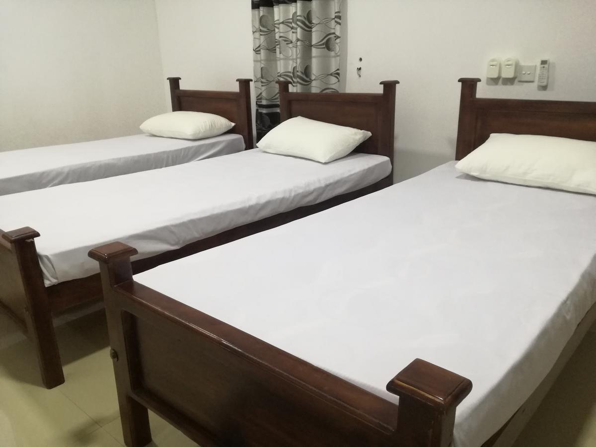 Deshani Holiday Inn Dambulla Exterior photo