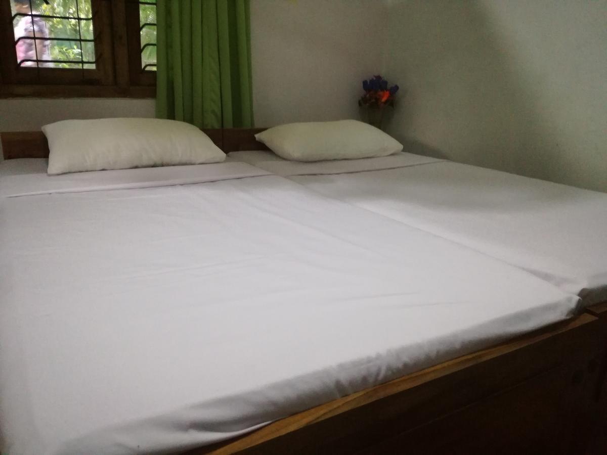 Deshani Holiday Inn Dambulla Exterior photo