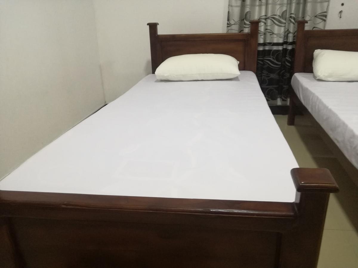 Deshani Holiday Inn Dambulla Exterior photo
