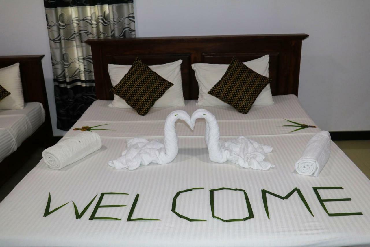 Deshani Holiday Inn Dambulla Exterior photo