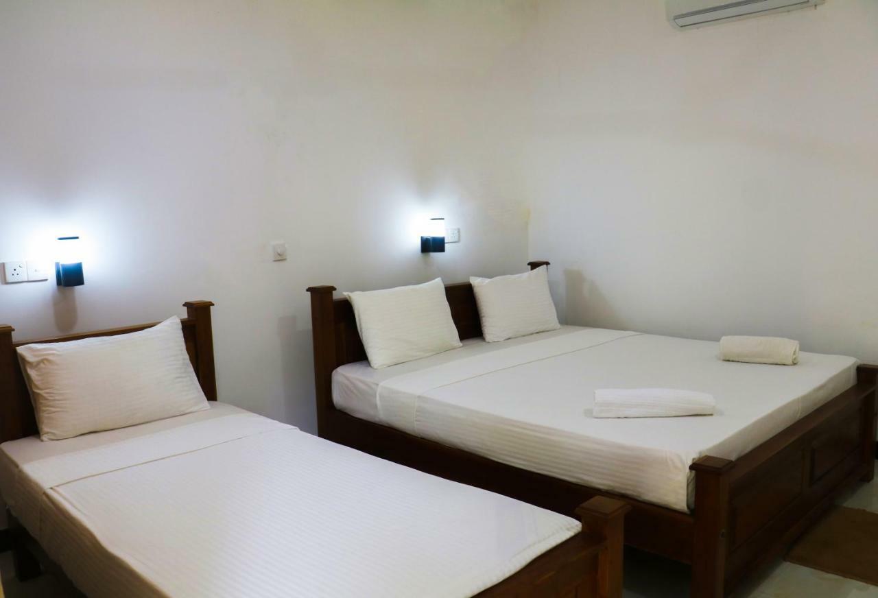 Deshani Holiday Inn Dambulla Exterior photo