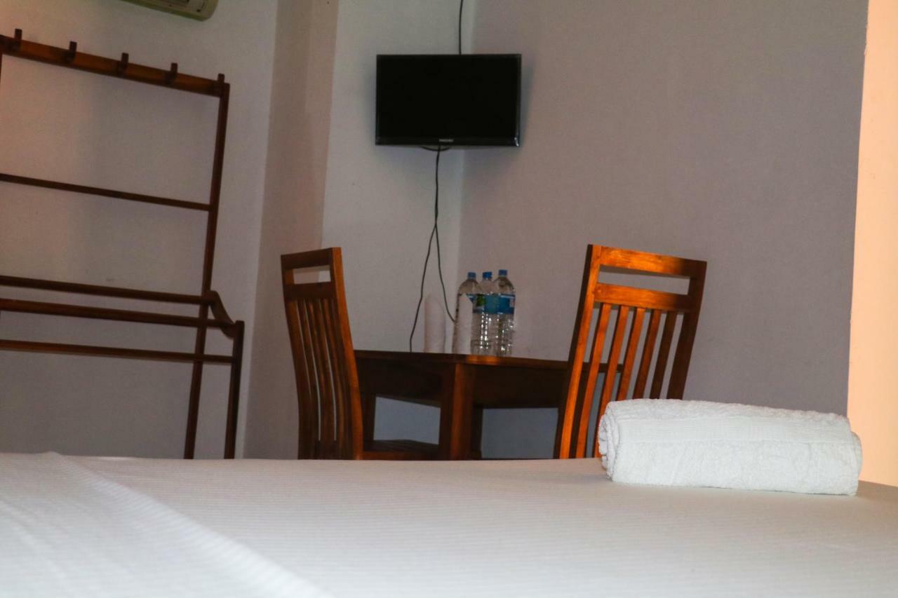 Deshani Holiday Inn Dambulla Exterior photo