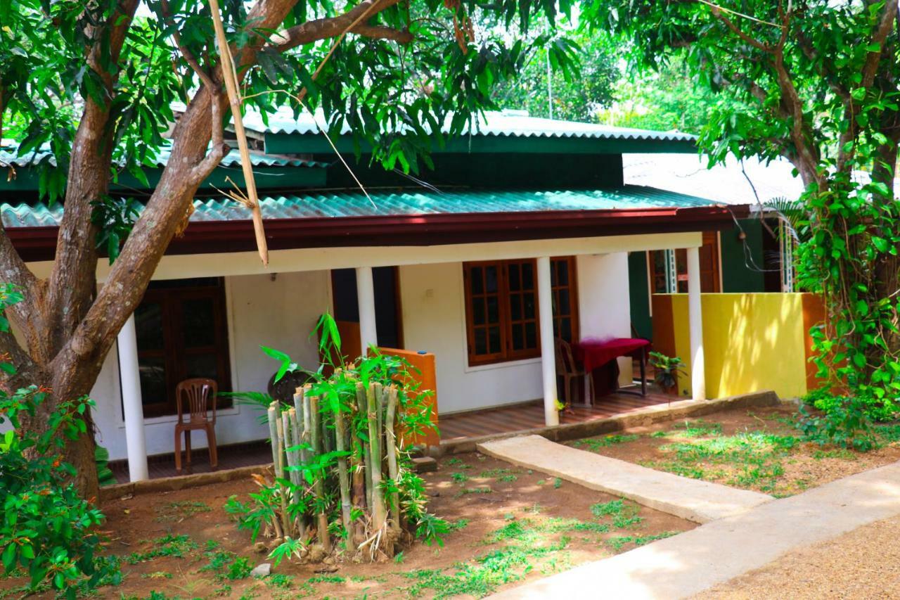 Deshani Holiday Inn Dambulla Exterior photo