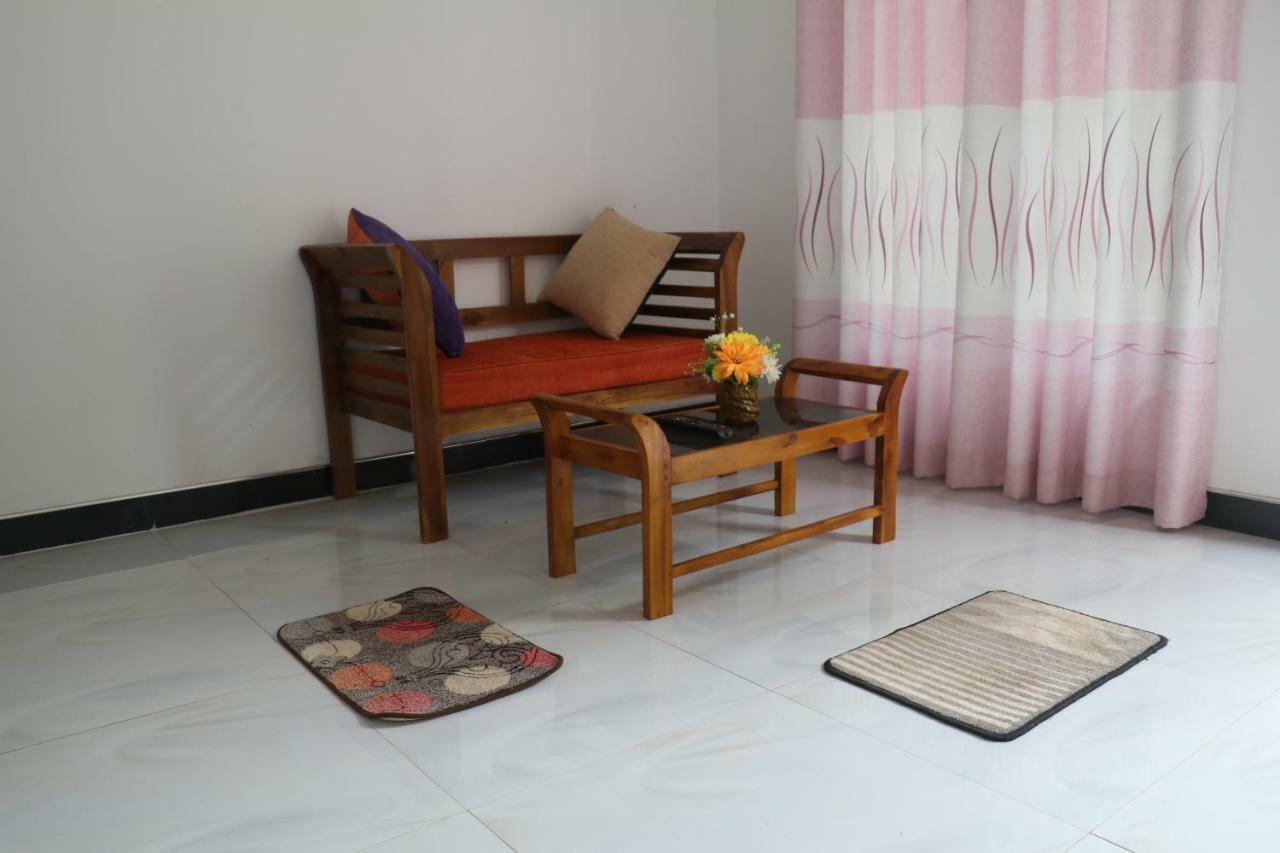 Deshani Holiday Inn Dambulla Exterior photo